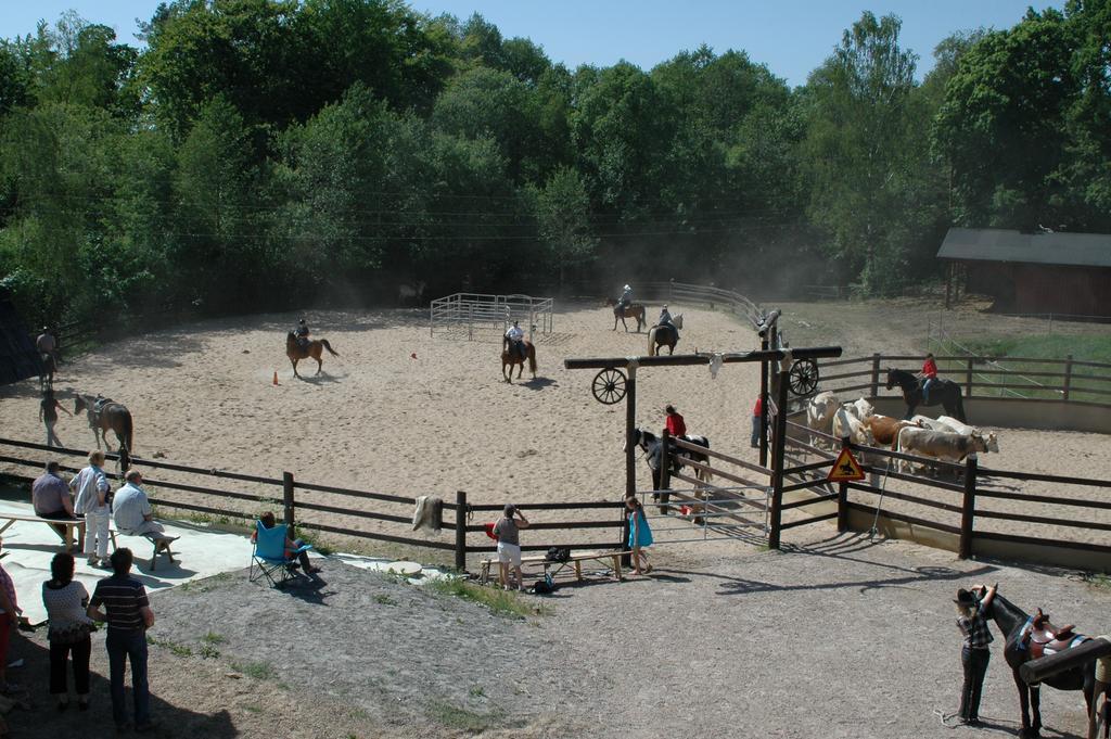 J A Ranch Bed & Breakfast Stromsnasbruk Bagian luar foto